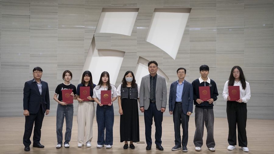 ▲ 대구보건대학교(총장 남성희) 사회복지학과는 27일 오후 5시 연마관 국제회의실에서 학과 발전을 위한 장학금 수여식을 가졌다.ⓒ대구보건대