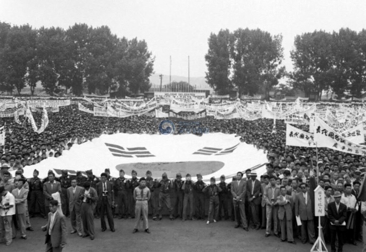 ▲ 1959년 6월1일 서울에서 열리는 '아시아민족반공연맹' 5차대회에서 '한국반공연맹'이 22개 회원국들을 환영하는 시민 궐기대회를 열고 남북통일과 중공대륙의 수복을 외쳤다. ⓒ대통령기록관