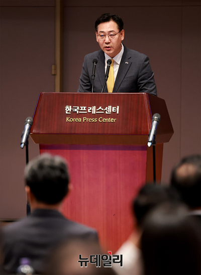 ▲ 지난해 9월 18일 김대남 당시 대통령비서 시민소통비서관이 서울 중구 한국프레스센터에서 열린 '학교안전 대국민 홍보 캠페인 및 선포식'에서 축사를 하고 있다. ⓒ정상윤 기자