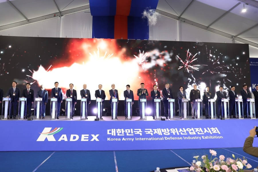 ▲ 2일 오전 충남 계룡시 계룡대에서 열린 국제방위산업전시회(KADEX) 개막식.ⓒ충남도