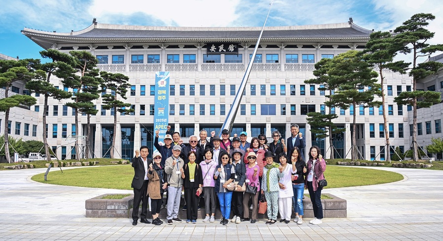 ▲ 파독 광부·간호사로 구성된 재독 영남향우회원 등 26명이 2일 경상북도를 방문했다.ⓒ경북도