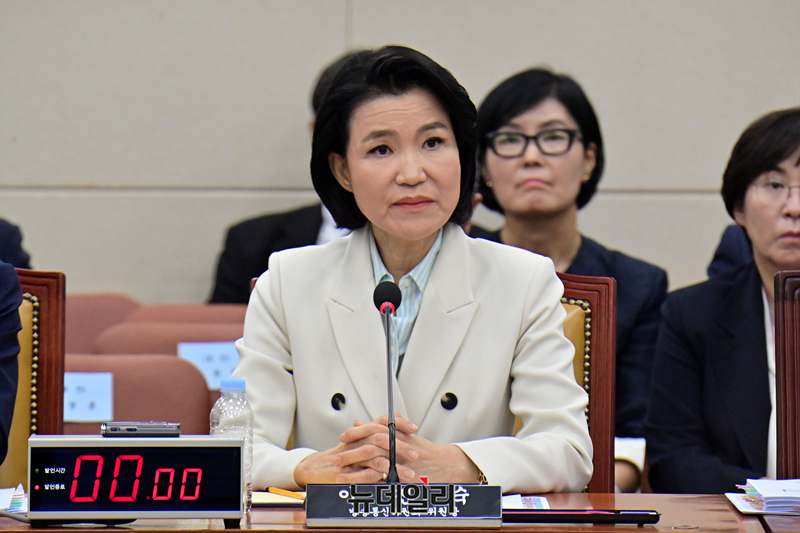 ▲ 직무가 정지된 이진숙 방송통신위원회 위원장이 7일 오후 국회에서 과학기술정보방송통신위원회 국정감사에 참석해 의원들의 질문에 답하고 있다.ⓒ이종현 기자