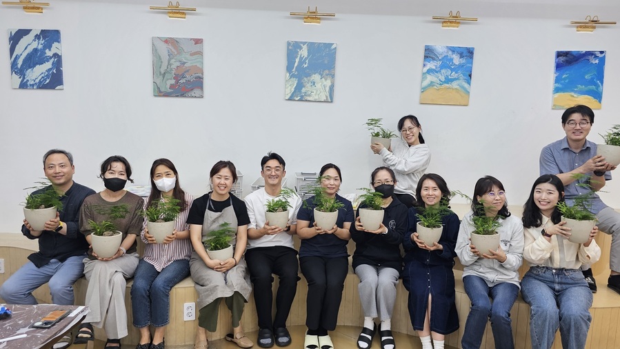 ▲ 대구시교육청(교육감 강은희)은 학교 현장에서 어려움을 겪는 교직원들이 몸과 마음을 치유할 수 있도록 ‘다:행복한 소통 프로그램’을 통해 교직원 힐링을 지원한다.ⓒ대구시교육청