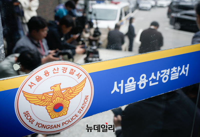 ▲ 문재인 전 대통령의 딸 문다혜씨의 출석을 앞둔 7일 오전 서울 용산구 용산경찰서에 취재진들이 대기하고 있다. ⓒ서성진 기자