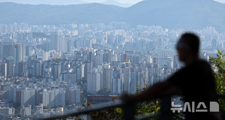 ▲ 서울 용산구 남산공원에서 바라본 서울 시내에 아파트가 보이고 있다. ⓒ뉴시스