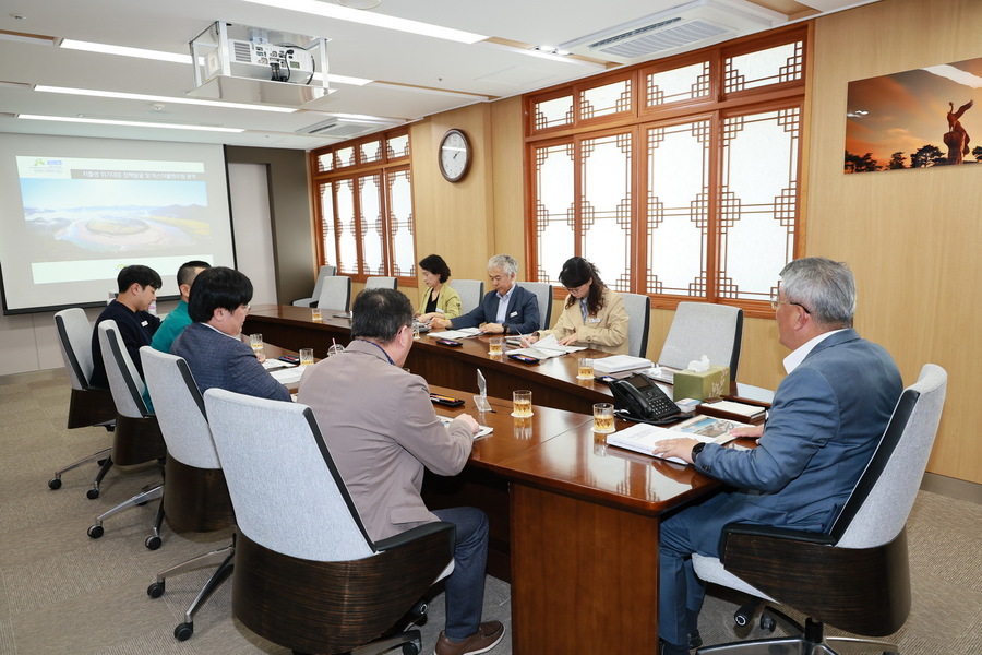 ▲ 예천군(군수 김학동)은 8일 오후 2시 군청 군수실에서 ‘저출생 위기대응 정책발굴 및 마스터플랜 수립 용역’ 최종보고회를 가졌다.ⓒ예천군