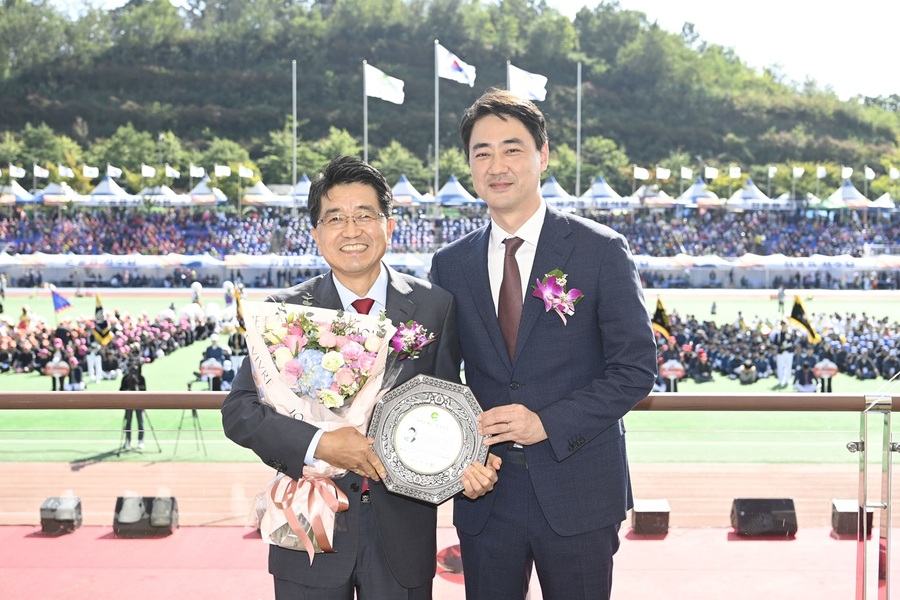 ▲ 현택환 서울대학교 화학생물공학부 석좌교수가 ‘자랑스러운 달성인상’ 수상의 영광을 안았다.ⓒ달성군