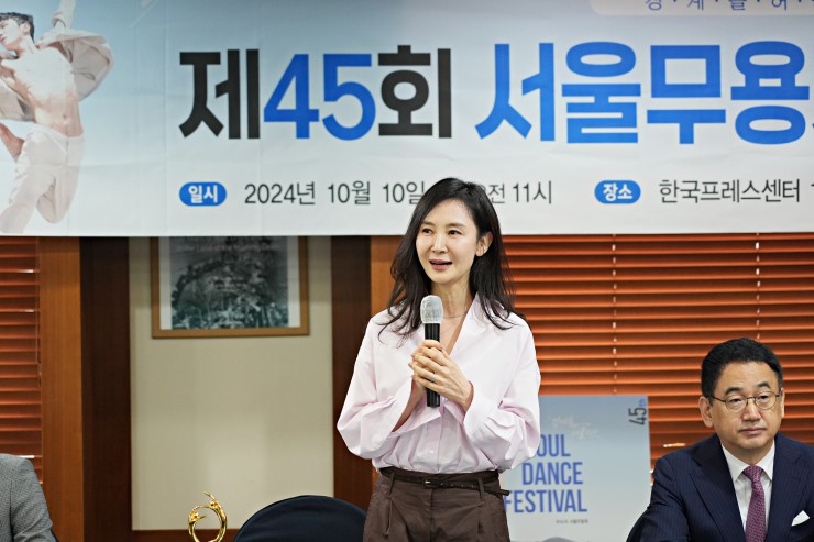 ▲ 배우 채시라가 10일 오전 서울 중구 한국프레스센터에서 열린 '제45회 서울무용제' 기자간담회에 참석해 홍보대사에 위촉된 소감을 말하고 있다.ⓒ대한무용협회