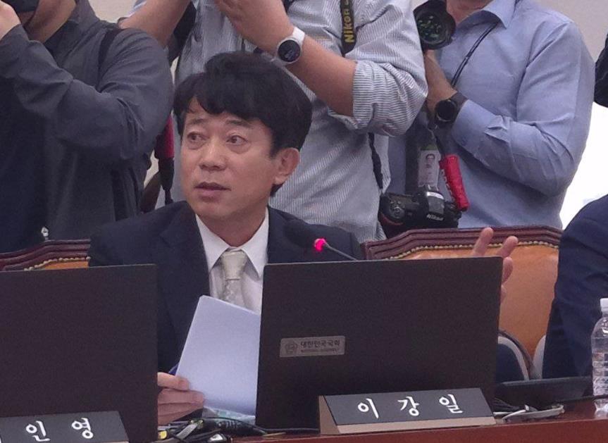 ▲ 이강일 더불어민주당 의원이 10일 국회에서 열린 정무위원회의 금융위원회 등에 대한 국정감사에서 질의를 하고 있다. ⓒ이강일 의원실 제공.