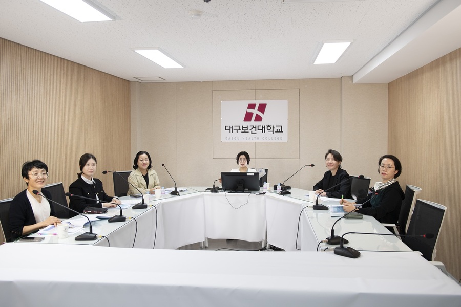 ▲ 대구보건대학교(총장 남성희)와 대구보건대학교병원(병원장 강규헌)은 4일 오전 8시 대학 영송관 1317호 교수학습원격지원센터 스튜디오에서 매스제너럴브리검(Mass General Brigham)과 킥오프 미팅을 진행했다.ⓒ대구보건대