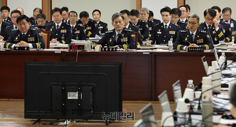 ▲ 조지호 경찰청장이 11일 서울 서대문구 경찰청에서 열린 국회 행정안전위원회 국정감사에서 답변하고 있다. ⓒ정상윤 기자
