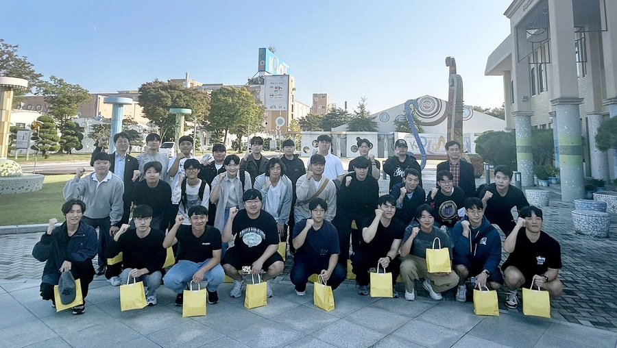 ▲ 영남이공대학교(총장 이재용)는 11일 오후 1시 재학생을 대상으로 코오롱인더스트리 기업탐방을 실시했다.ⓒ영남이공대