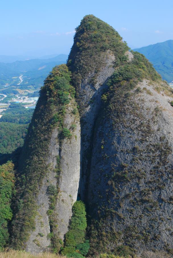 ▲ 암마이봉 전망대에서 바라본 수마이봉.ⓒ진경수 山 애호가