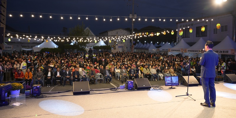 ▲ 지난 13일 열린 2024 연산대추문화축제 폐막식에서 백성현 논산시장이 인사말을 하고 있다.ⓒ논산시