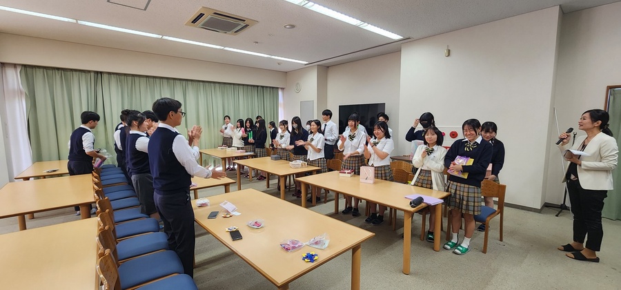 ▲ 조일고 학생들은 가이신고등학교에서 현지 학생들과 함께 수업에 직접 참여하며 일본의 교육 방식을 경험하고 일본 전통 예술 및 실습을 체험하며 일본 학생들과 활발히 교류했다.ⓒ조일고