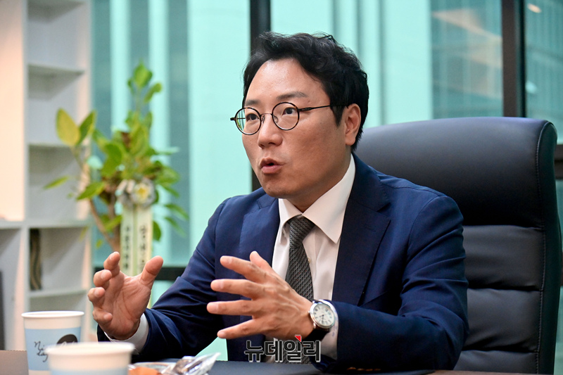 ▲ 김일호 국민의힘 서울시당위원장이 15일 오후 여의도 중앙당사에서 뉴데일리와 인터뷰를 하고 있다.ⓒ이종현 기자