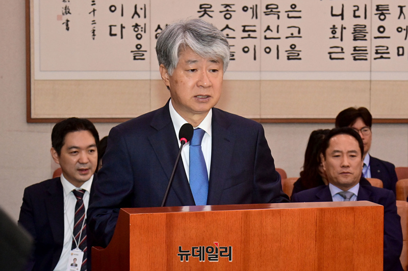 ▲ 이종석 헌법재판소장이 11일 오전 국회 법제사법위원회의 헌법재판소 등에 대한 국정감사에서 인사말을 하고 있다. ⓒ이종현 기자