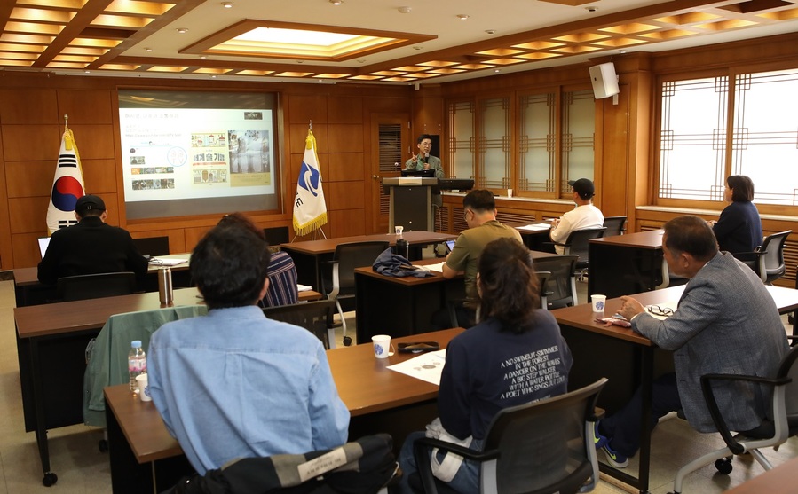 ▲ 경상북도농업기술원은 10월 17일부터 31일까지 지역 전통주 산업의 지속적 성장과 핵심 인력 양성을 위해 주류 제조업체, 창업예정자 등 20명을 대상으로 ‘경북 전통주 수익모델 창출 교육’을 실시한다.ⓒ경북도