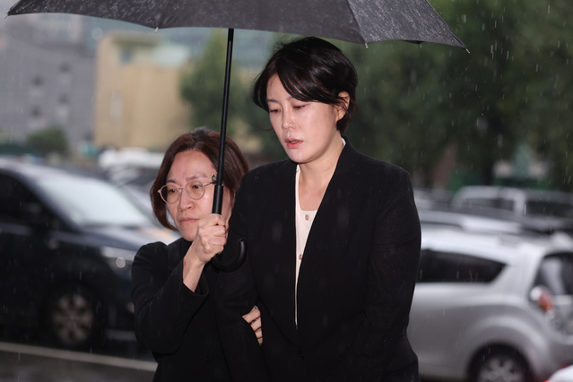 ▲ 음주운전 사고를 일으킨 문재인 전 대통령의 딸 문다혜 씨가 18일 오후 서울 용산경찰서로 출석하고 있다. ⓒ연합뉴스