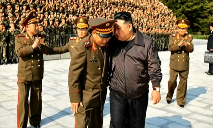 ▲ 김정은은 지난 17일 조선인민군 제2군단 지휘부를 방문해 경의선·동해선 남북 연결도로 일부 구간을 폭파한 사실을 언급하고 