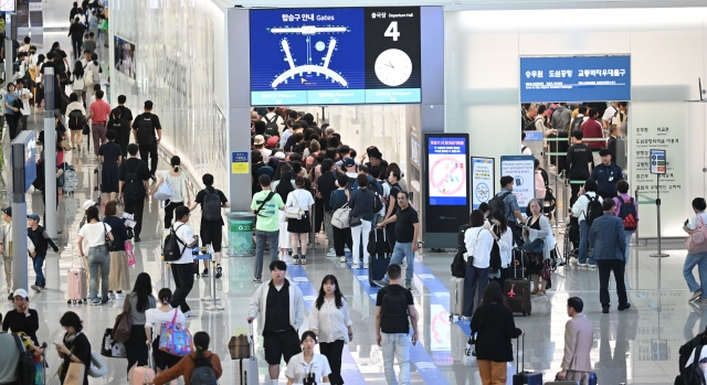 ▲ 인천국제공항 출국장이 여행객들로 붐비고 있다. ⓒ뉴스1 제공