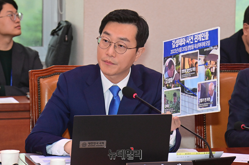 ▲ 장경태 더불어민주당 의원이 22일 오전 국회에서 열린 법제사법위원회의 서울고법, 서울중앙지법, 수원지법 등에 대한 국정감사에서 '쌍방울 대북송금 사건' 재판과 관련해 김세윤 수원지방법원장에게 질의를 하고 있다. ⓒ이종현 기자