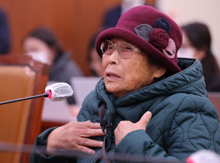 ▲ 강제징용 피해자 양금덕 할머니가 13일 오전 서울 여의도 국회에서 국민의힘이 불참한 가운데 열린 외교통일위원회 전체회의에서 긴급현안질의 참고인으로 출석해 발언하고 있다. ⓒ뉴시스
