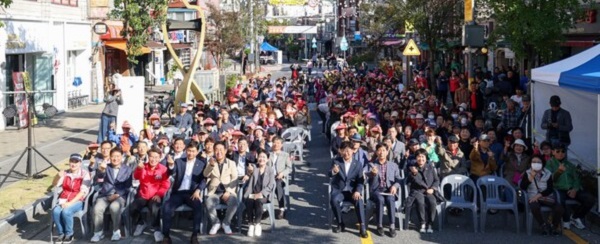 ▲ 대전 대덕구 중리동 축제는 주민이 스스로 만들고 참여하는 주민화합 마을 축제로 주민자치회와 골목형 상점가 상인회 주관해 1·2부로 나눠 진행됐다.ⓒ대덕구