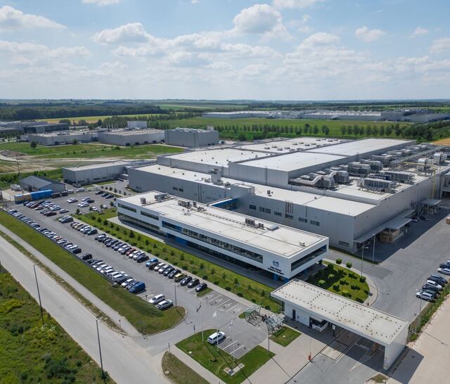 ▲ 솔루스첨단소재 헝가리 터터바냐(Tatabányá) 전지박 공장 전경. ⓒ솔루스첨단소재