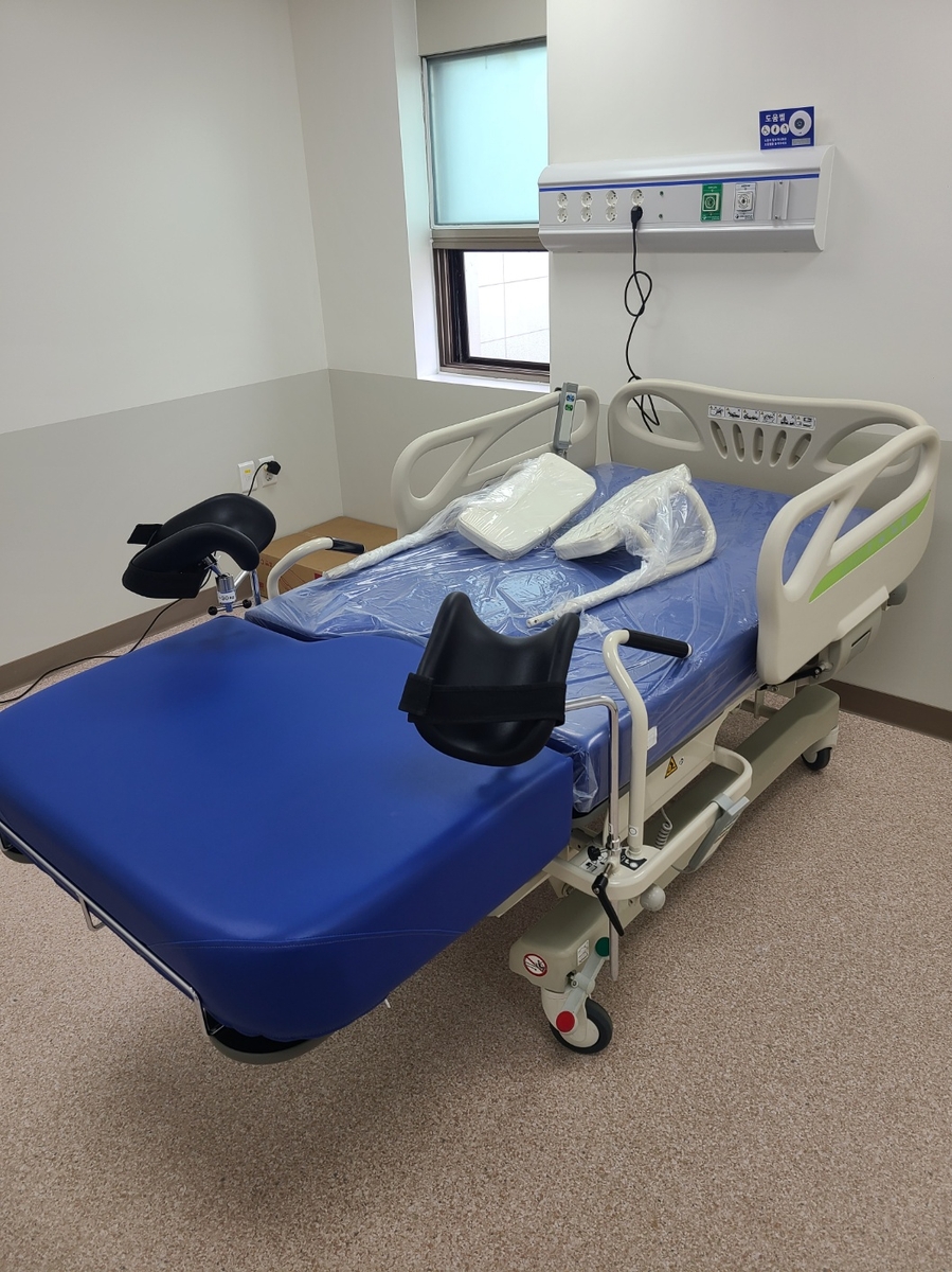 ▲ 분만대 겸용 침대.ⓒ서울시