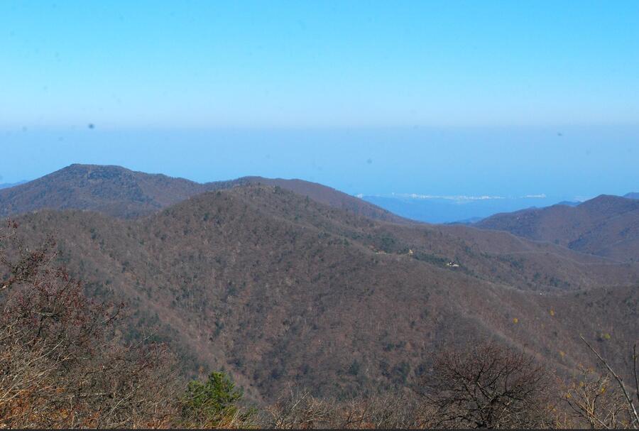 ▲ 비로봉 정상에서 바라본 두로봉, 주문진, 그리고 북대미륵암.ⓒ진경수 山 애호가