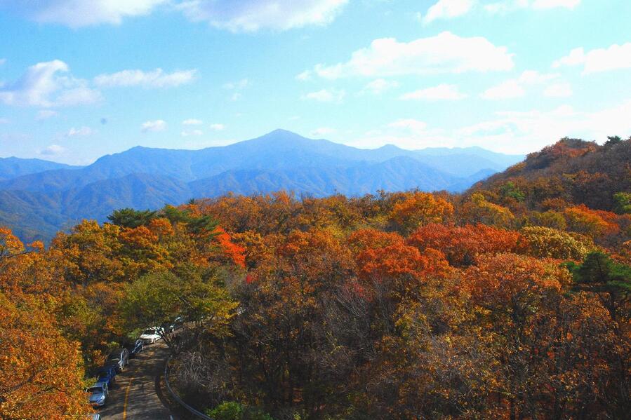 ▲ 적상전망대에서 바라본 덕유산 산등성.ⓒ진경수 山 애호가