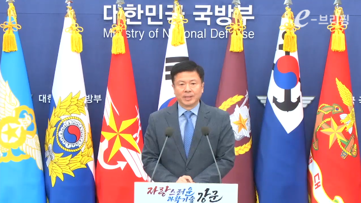 ▲ 전하규 국방부 대변인이 5일 오전 국방부 청사에서 정례 브리핑을 하고 있다. ⓒe-브리핑 캡처