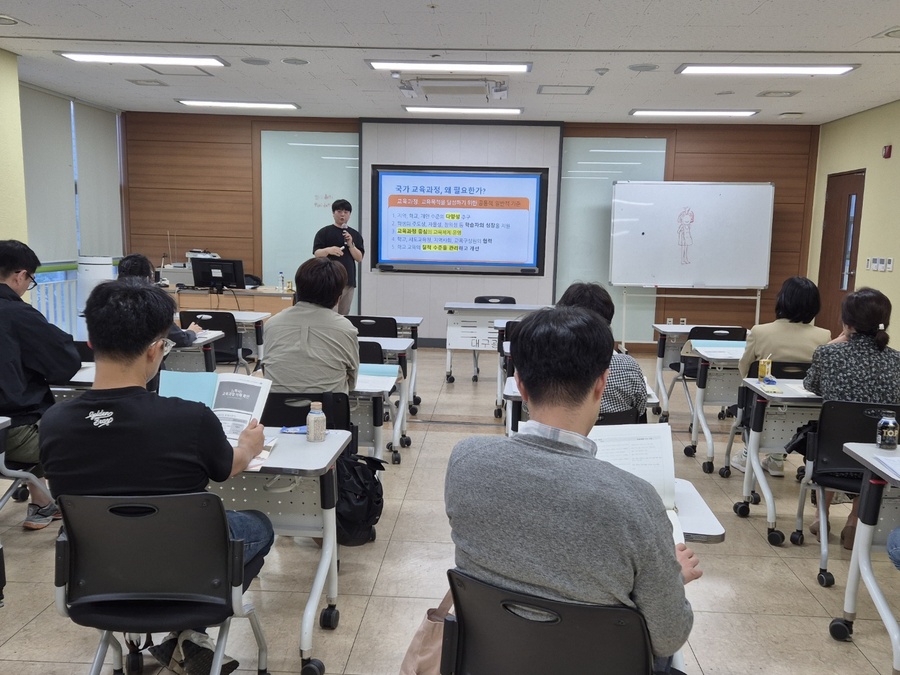 ▲ 대구시교육청(강은희 교육감)은 지난 9월 26일부터 오는 11월 6일까지 6회에 걸쳐, 대구교육연수원과 미래교육연구원에서 고등학교 교사 총 600여 명을 대상으로 ‘2022 개정 교육과정 고등학교 공통과목 지도 역량 강화 연수’를 실시한다.ⓒ대구시교육청