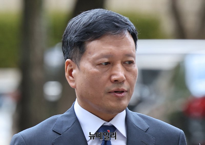 ▲ 티몬·위메프(티메프) 판매 대금 미정산 사태의 피의자 구영배 큐텐그룹 대표가 지난 10월 서울 서초구 서울중앙지법에서 열린 특정경제범죄 가중처벌 등에 관한 법률 위반(사기·횡령·배임) 혐의 관련 구속 전 피의자 심문(영장실질심사)에 출석하고 있다. ⓒ정상윤 기자