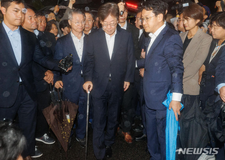 ▲ 이재명 더불어민주당 대표가 지난해 9월 오전 경기 의왕시 서울구치소를 나서고 있다. ⓒ뉴시스