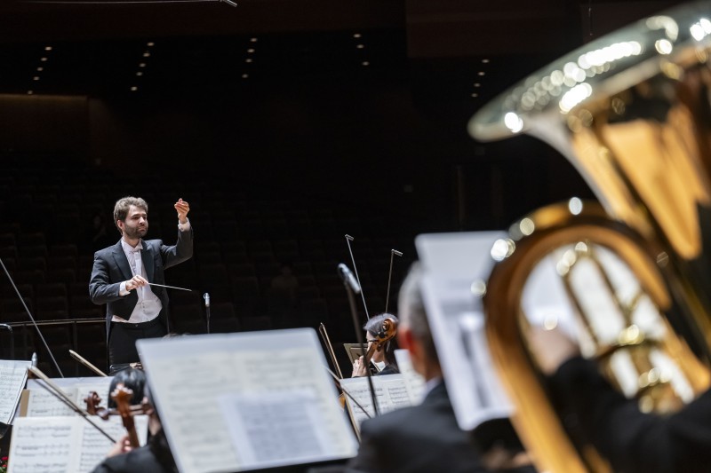 ▲ 독일 출신의 시몬 에델만이 지난 10일 예술의전당에서 열린 '제2회 KNSO 국제지휘콩쿠르' 결선에서 우승을 차지했다.ⓒ국립심포니오케스트라