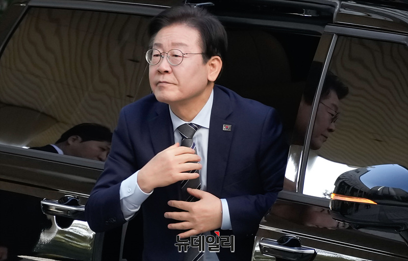 ▲ 이재명 더불어민주당 대표가 8일 오전 서울 서초구 서울중앙지법에서 열린 '대장동 배임·성남FC 뇌물' 관련 공판에 출석하고 있다. ⓒ서성진 기자