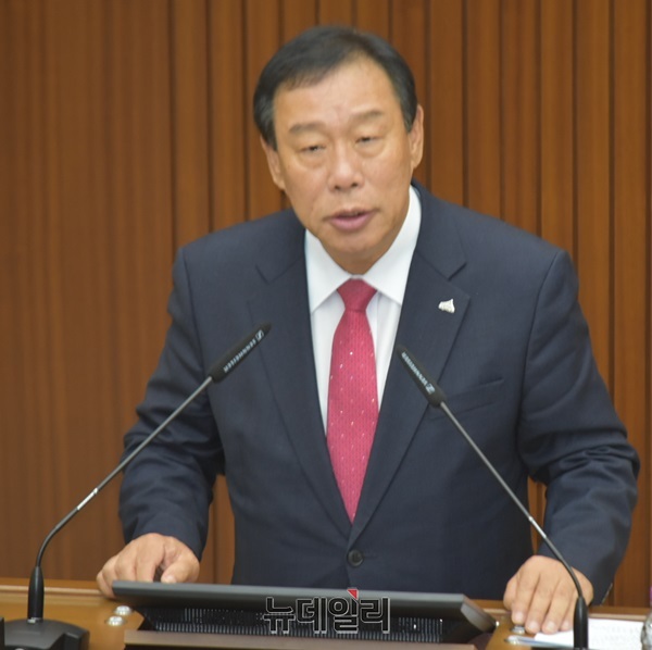 ▲ 최민호 세종시장이 11일 세종시의회에서 시정연설을 하고 있다.ⓒ이길표 기자