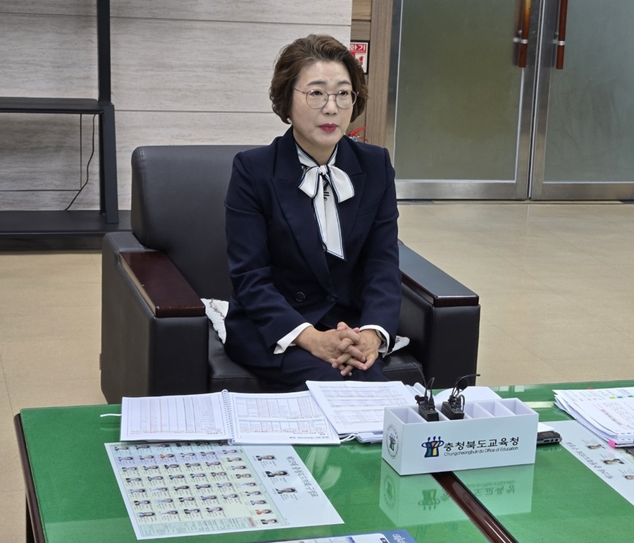 ▲ 노재경 충북도교육청 예산과장이 11일 2025년도 본예산안에 대해 설명하고 있다.ⓒ충북도교육청