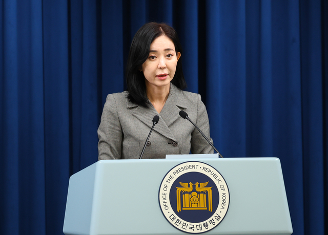 ▲ 정혜전 대변인이 11일 서울 용산 대통령실 청사에서 현안 관련 브리핑을 하고 있다. 2024.11.11. ⓒ뉴시스
