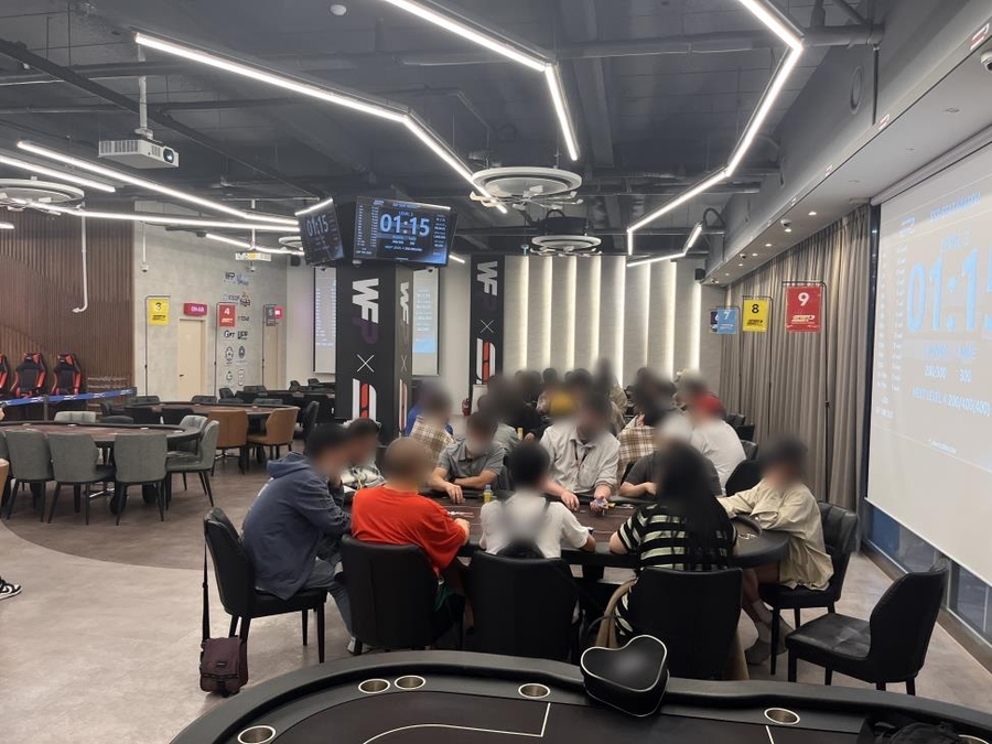 ▲ A씨 등 4명은 지난해 9월부터 올해 8월까지 인천시 서구 청라국제도시 건물을 빌려 판돈 169억원 규모의 불법 포커 대회를 개최한 혐의를 받고 있다. ⓒ인천경찰청 제공