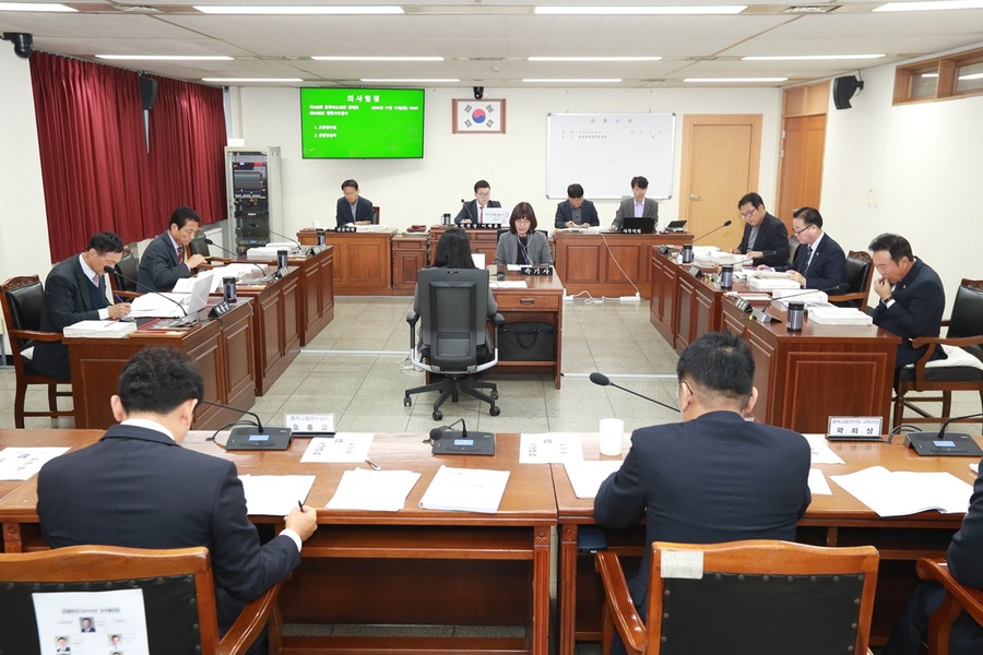 ▲ 충북도의회 건설환경소방위원회는 11일 교통연수원에 대한행정사무감사를 실시했다.ⓒ충북도의회