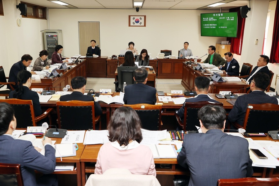 ▲ 충북도의회 산업경제위원회는 11일 충북기업진흥원을 대상으로 2024년도 행정사무감사를 했다.ⓒ충북도의회