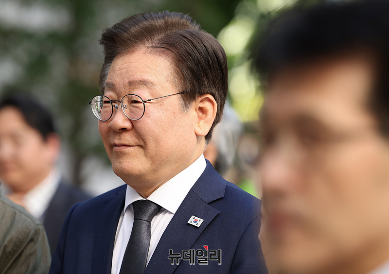 ▲ 이재명 더불어민주당 대표가 10월 25일 오전 서울 서초구 서울중앙지법에서 열린 '대장동 배임·성남FC 뇌물' 1심 속행 공판에 출석하고 있다. ⓒ정상윤 기자