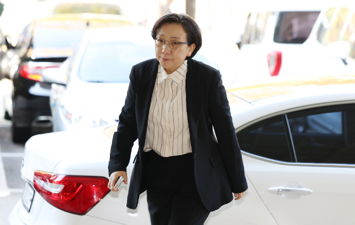 ▲ 최재원 용산보건소장이 13일 오전 서울 마포구 서울서부지방법원에서 열린 이태원 참사 허위 보고 관련 공판에 출석하고 있다. ⓒ연합뉴스