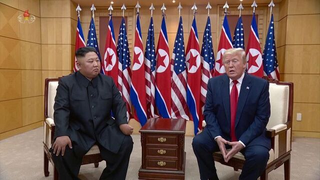 ▲ 북한 기록영화에 방영된 판문점 남측 자유의 집에서 회담하는 김정은 국방위원장과 도널드 트럼프 미국 대통령의 모습. ⓒ뉴시스