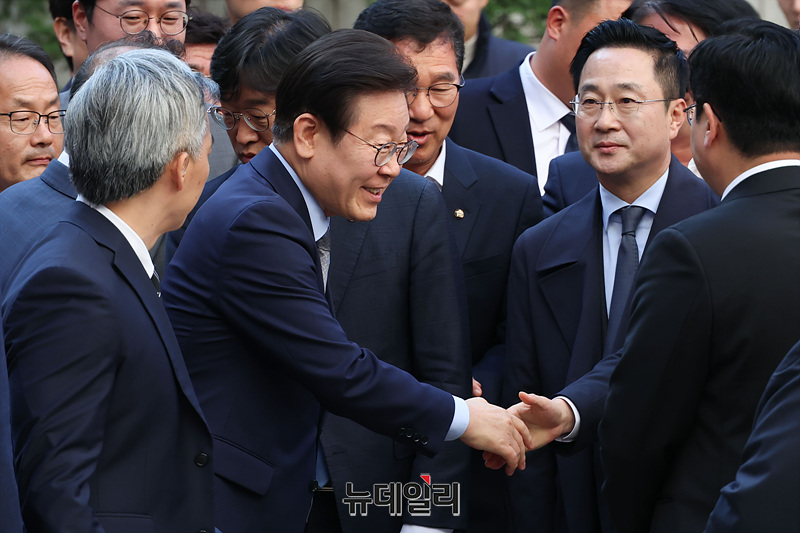 ▲ 이재명 더불어민주당 대표가 15일 오후 서울 서초구 서울중앙지법에서 열린 '공직선거법 위반' 관련 1심 선고공판에 출석하고 있다. ⓒ서성진 기자