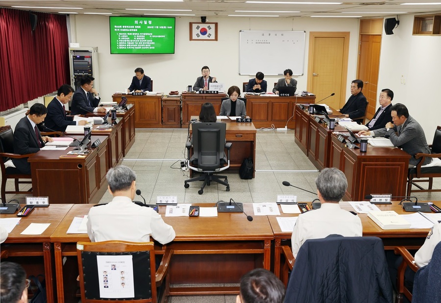 ▲ 충북도의회 건설환경소방위원회가 18일 제1차 회의를 열어 2024년도 제3회 충청북도 추가경정예산안에 대한 심의를 진행했다.ⓒ충북도의회
