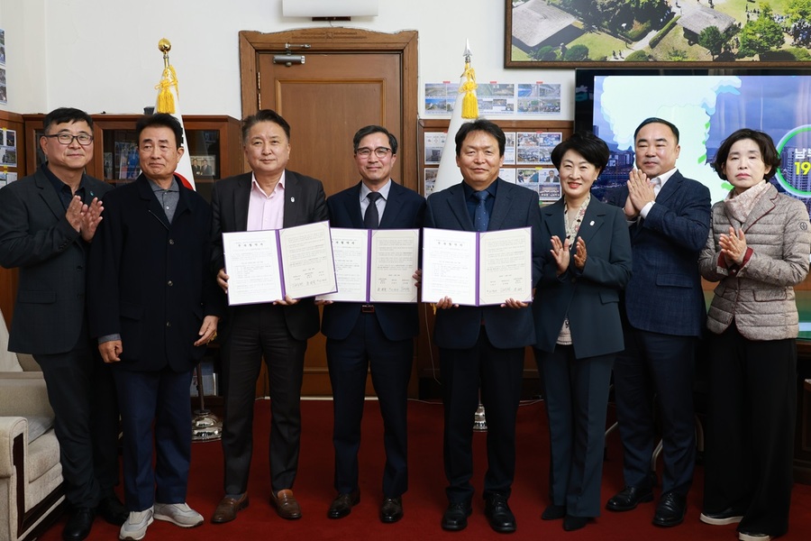 ▲ 충북도는 18일 도청에서 청주시, ㈜원익머트리얼즈와 반도체, 디스플레이 등 산업용 특수가스 제조 공장 신설 투자협약을 체결했다.ⓒ충북도